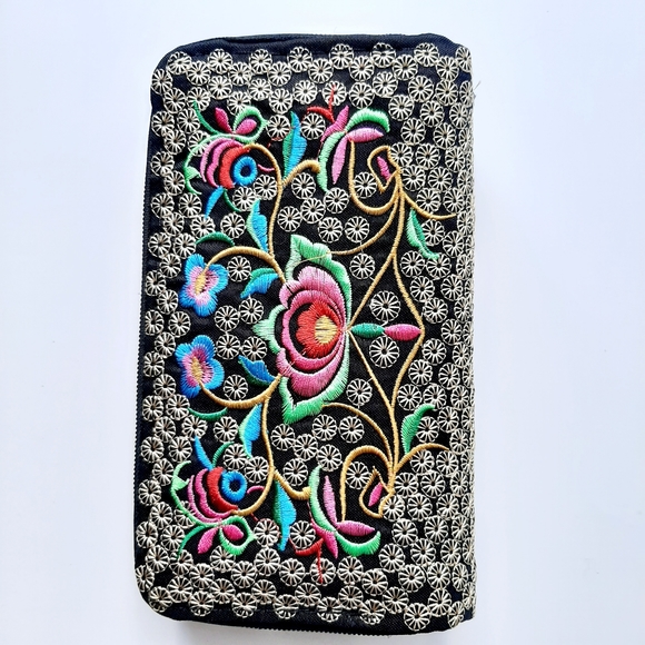 Colorful Embroidered Full Zip Wallet Rose Design - Picture 2 of 7